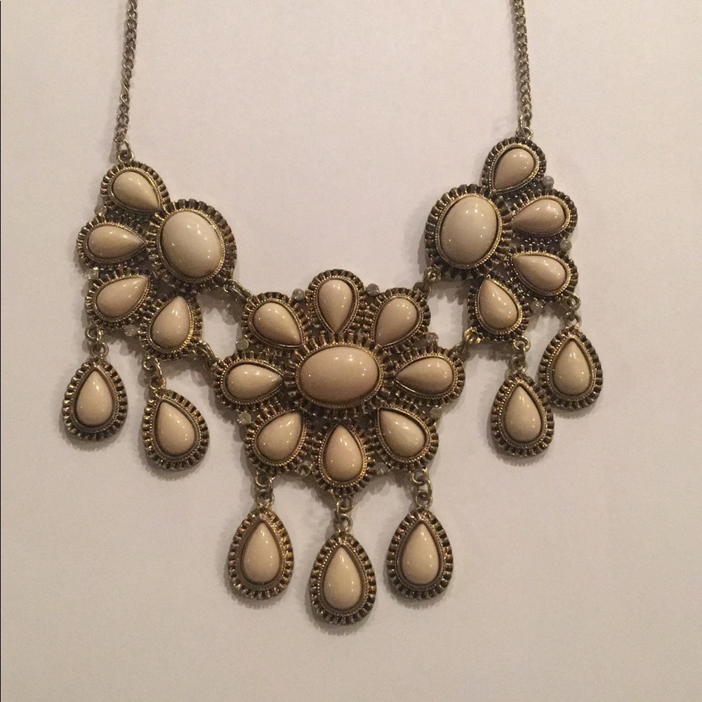 Statement Piece Vintage-Vibe Necklace